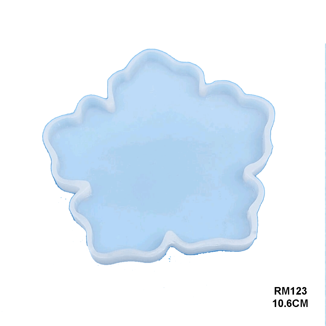 Small flower-shaped silicone mould for resin—perfect for crafting coasters or decorative pieces.